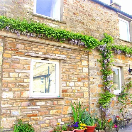 לינה וארוחת בוקר Hazels Roost 3*