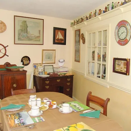 Hazels Roost לינה וארוחת בוקר 3*